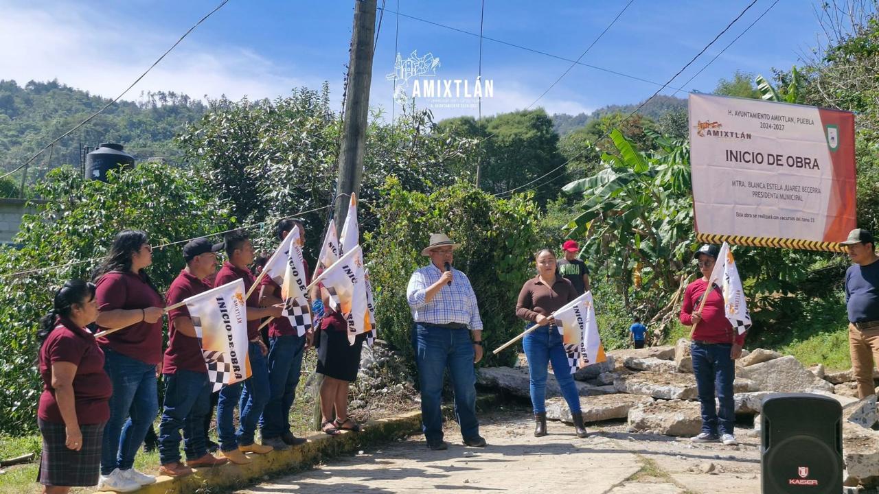 Inicio de la construccion de pavimento hidraulico y muro de contencion